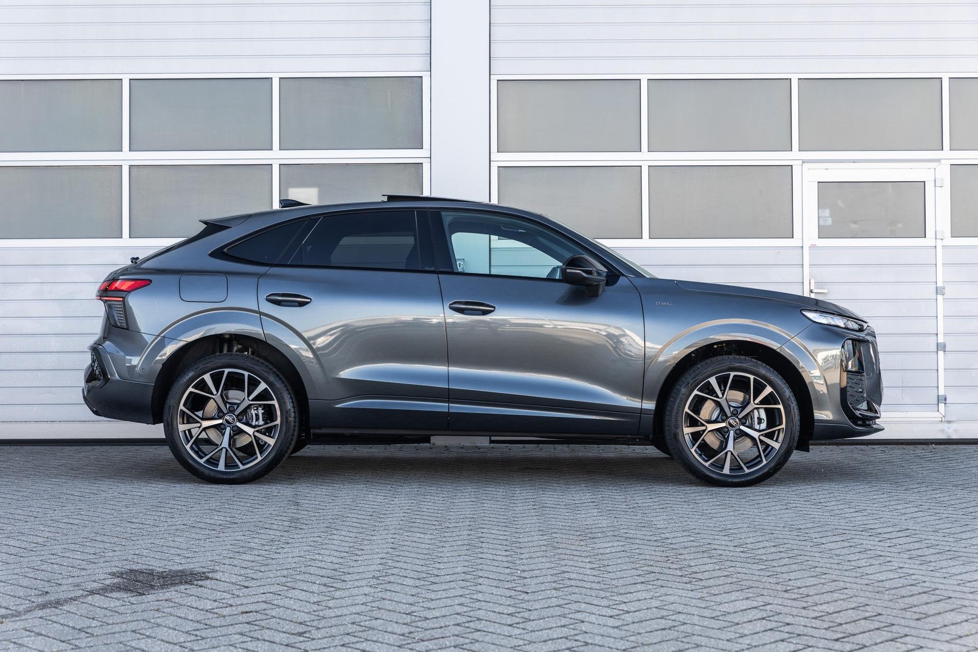 Audi Q3 Sportback 1.5 e-hybrid 272pk S edition | Trekhaak |, 12 maanden, 1800 kg, 1498 cc, 4 cilinders
