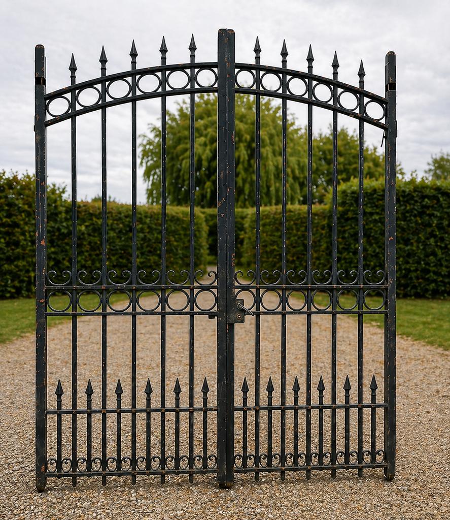 Antieke smeedijzeren poort, 120 jaar oud. Zwaar en massief, Ophalen, Zo goed als nieuw, IJzer, 200 cm of meer