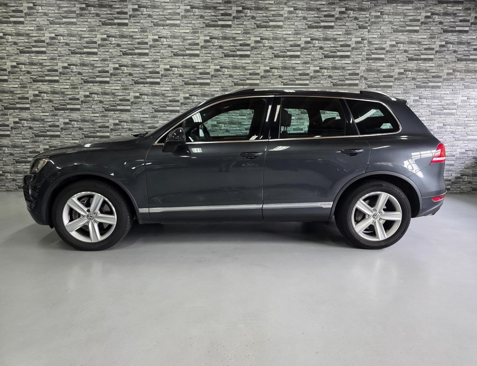 Volkswagen Touareg 3.0 TSI Hybrid Highline *NL AUTO*1e eig*!, Auto's, Euro 5, Gebruikt, 2995 cc, Bedrijf