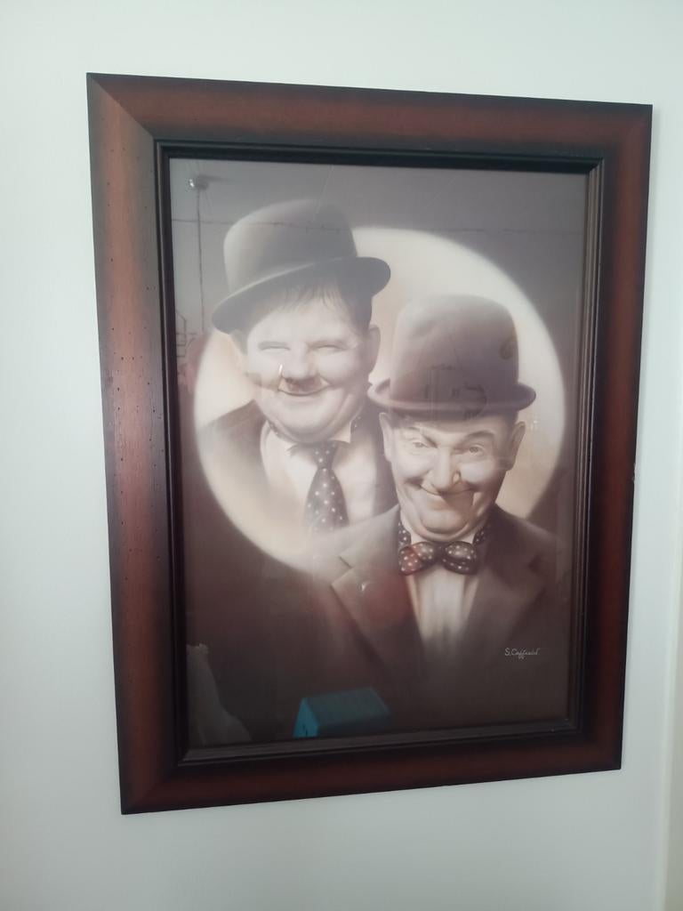 Laurel en Hardy poster ingelijst met houten lijst en glas, Huis en Inrichting, Ophalen, Gebruikt, 50 tot 75 cm, Foto of Poster