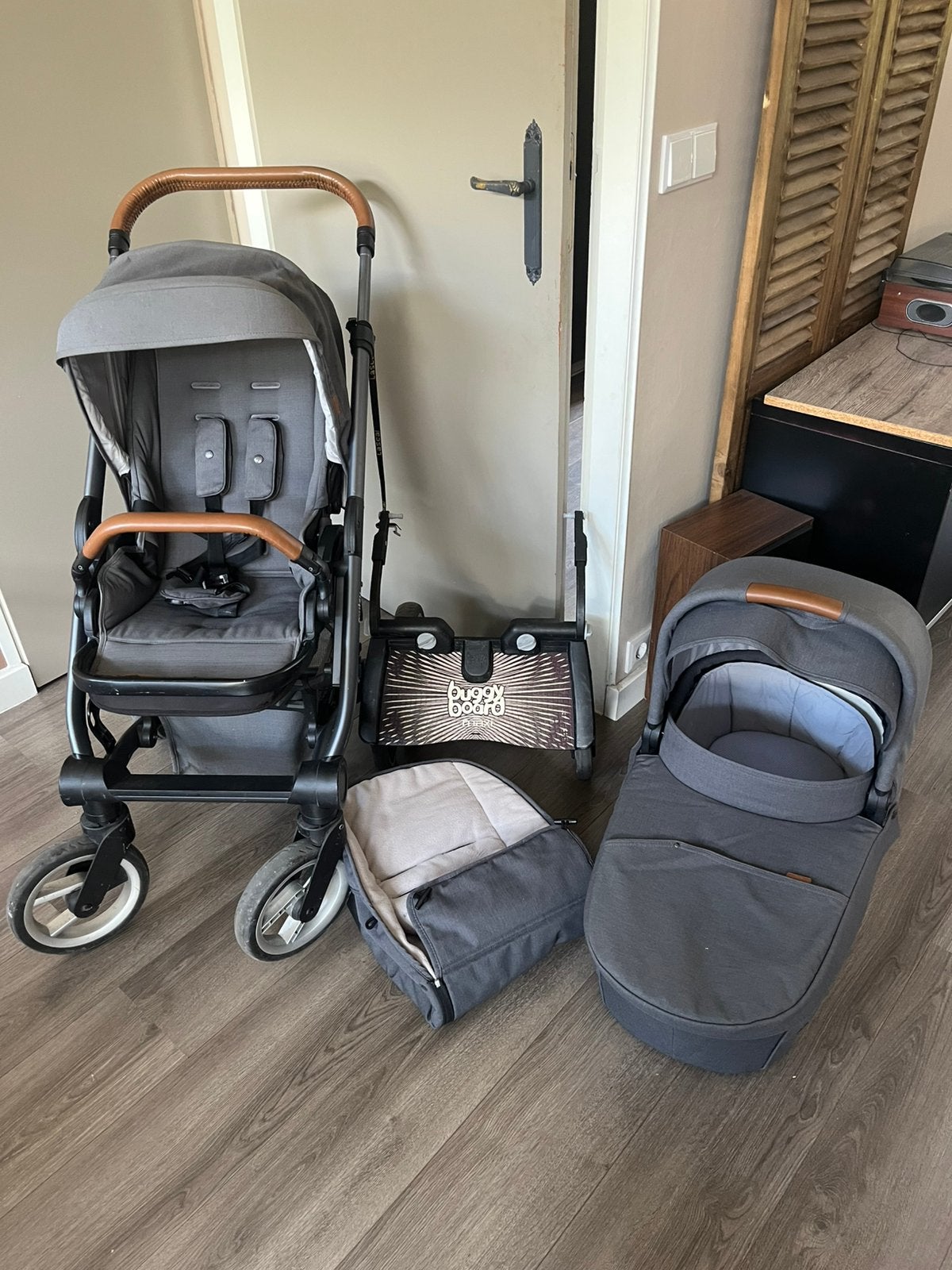 Mutsy Nio kinderwagen incl accessoires + meerijdplankje, Kinderen en Baby's, Kinderwagens en Combinaties, Ophalen, Gebruikt, Combiwagen