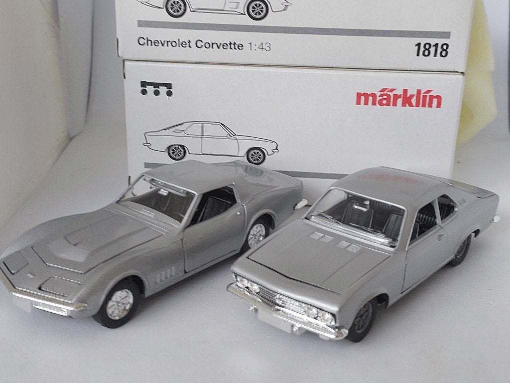 OPEL MANTA EN CHEVROLET CORVETTE UIT BEGIN JAREN 90 MET DOOS, Ophalen of Verzenden, Nieuw, Auto, Overige merken