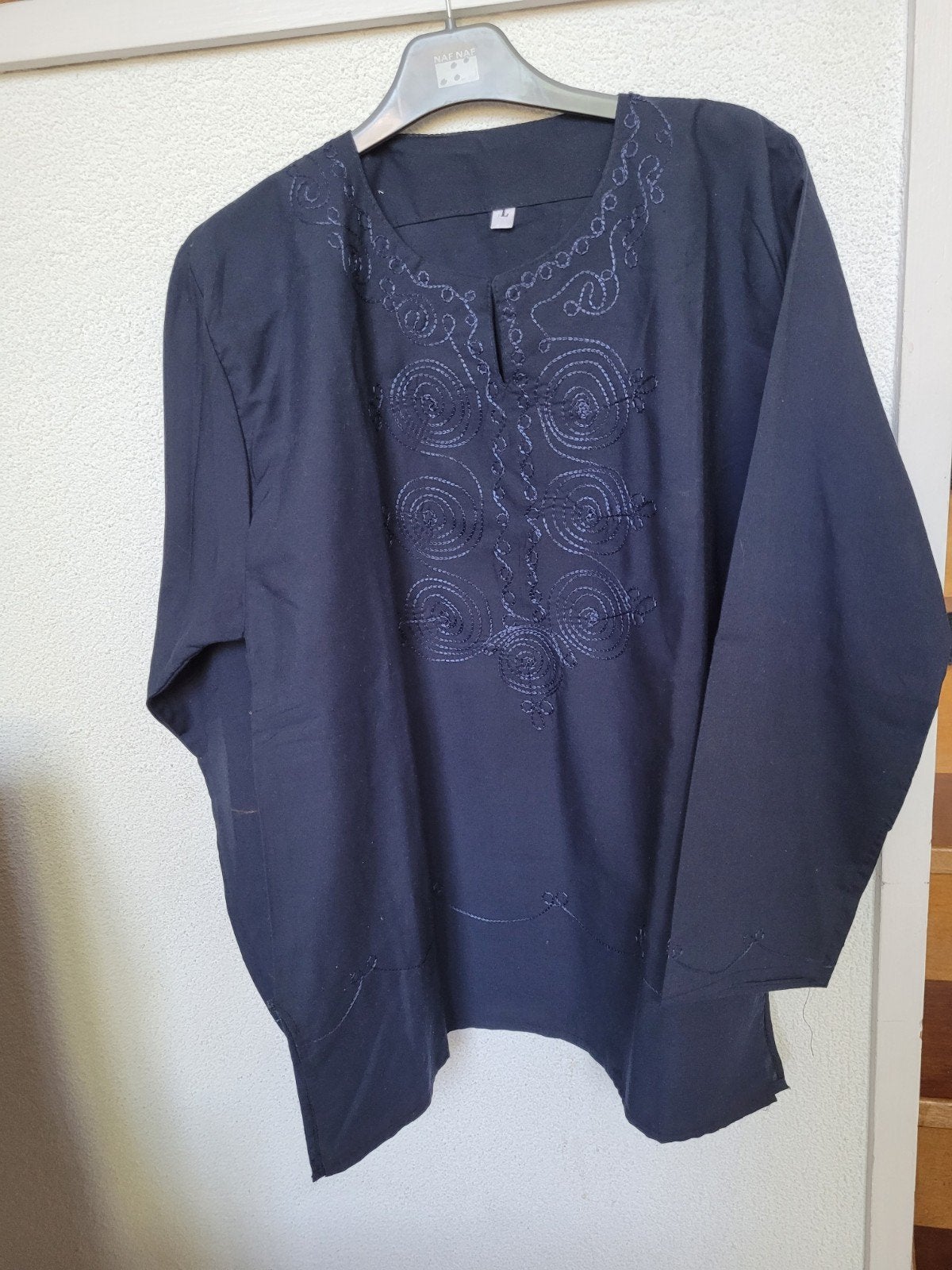 Zwarte blouse met borduursel - Maat L, Kleding | Heren, Ophalen of Verzenden, Zo goed als nieuw