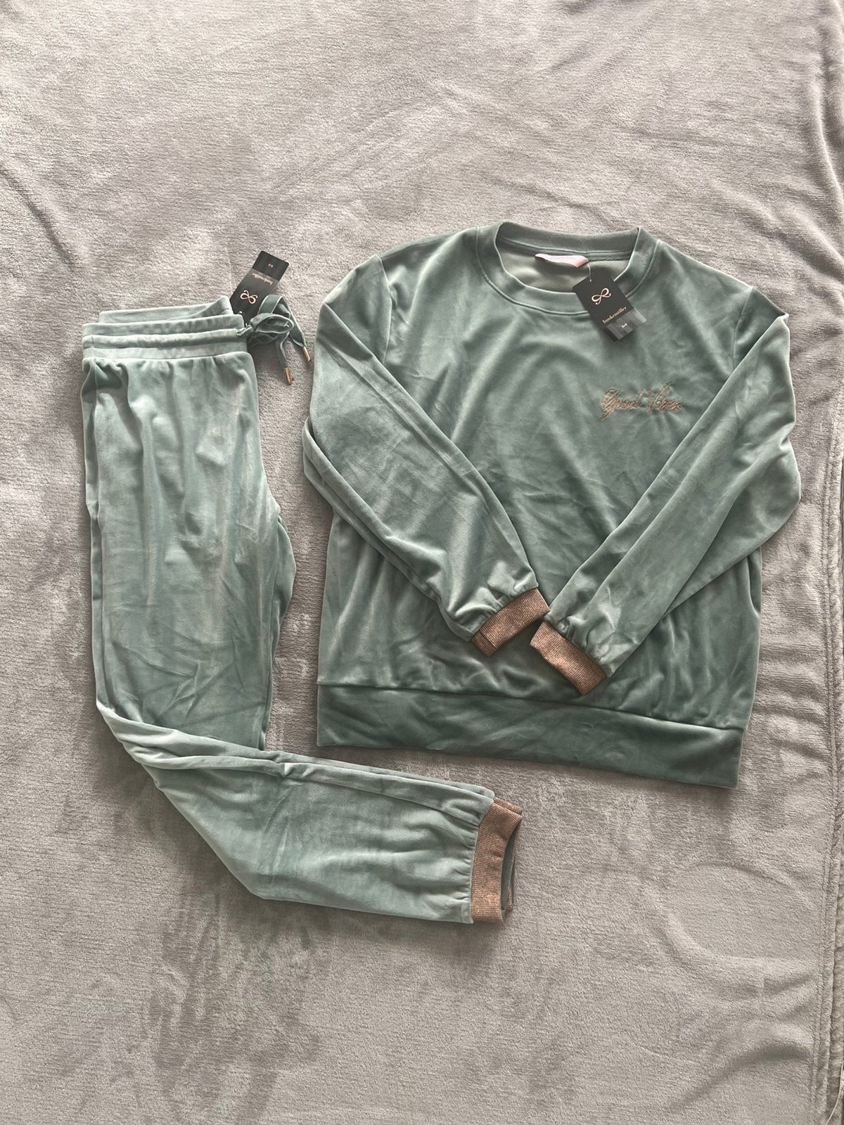 Hunkemöller velvet pyjama , complete set maat M, Ophalen of Verzenden, Nieuw, Maat 38/40 (M), Groen
