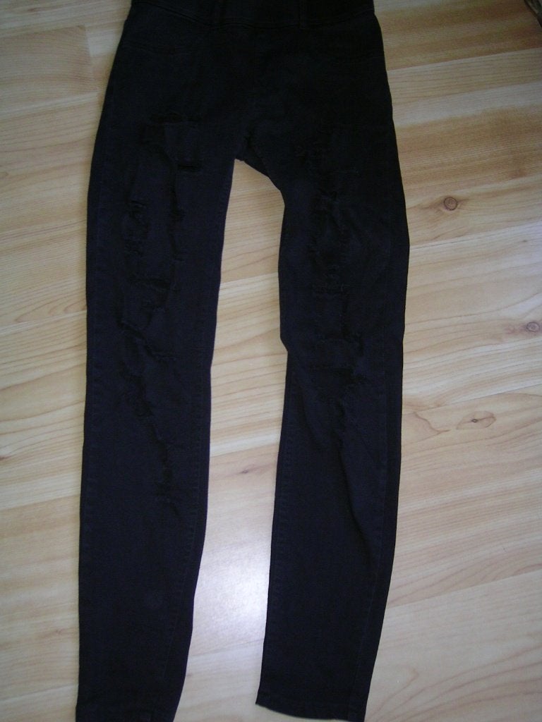 Broek zwart met scheuren, Zwart, Ophalen of Verzenden, Zo goed als nieuw, W27 (confectie 34) of kleiner