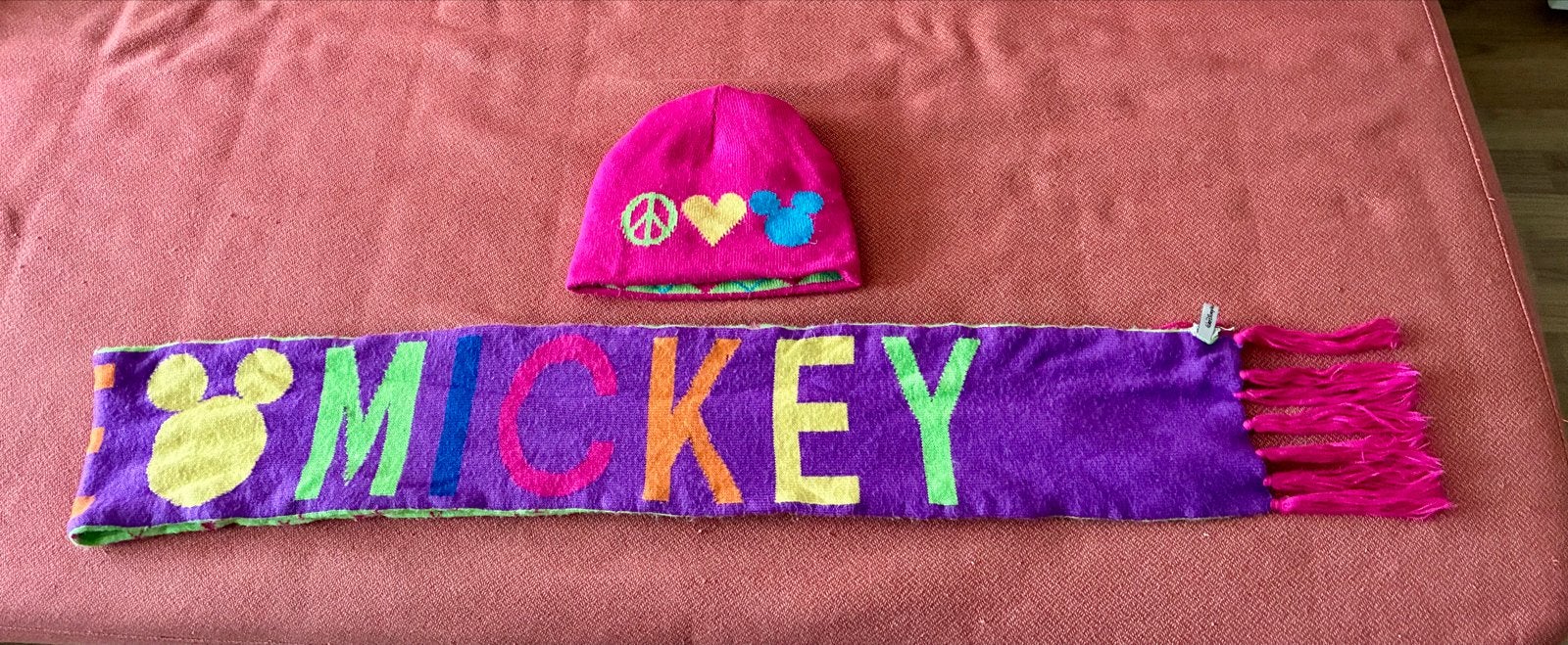 Disney Mickey Muts en Sjaal Set - Zo goed als nieuw, Setje, Jongen of Meisje, Ophalen of Verzenden, Zo goed als nieuw