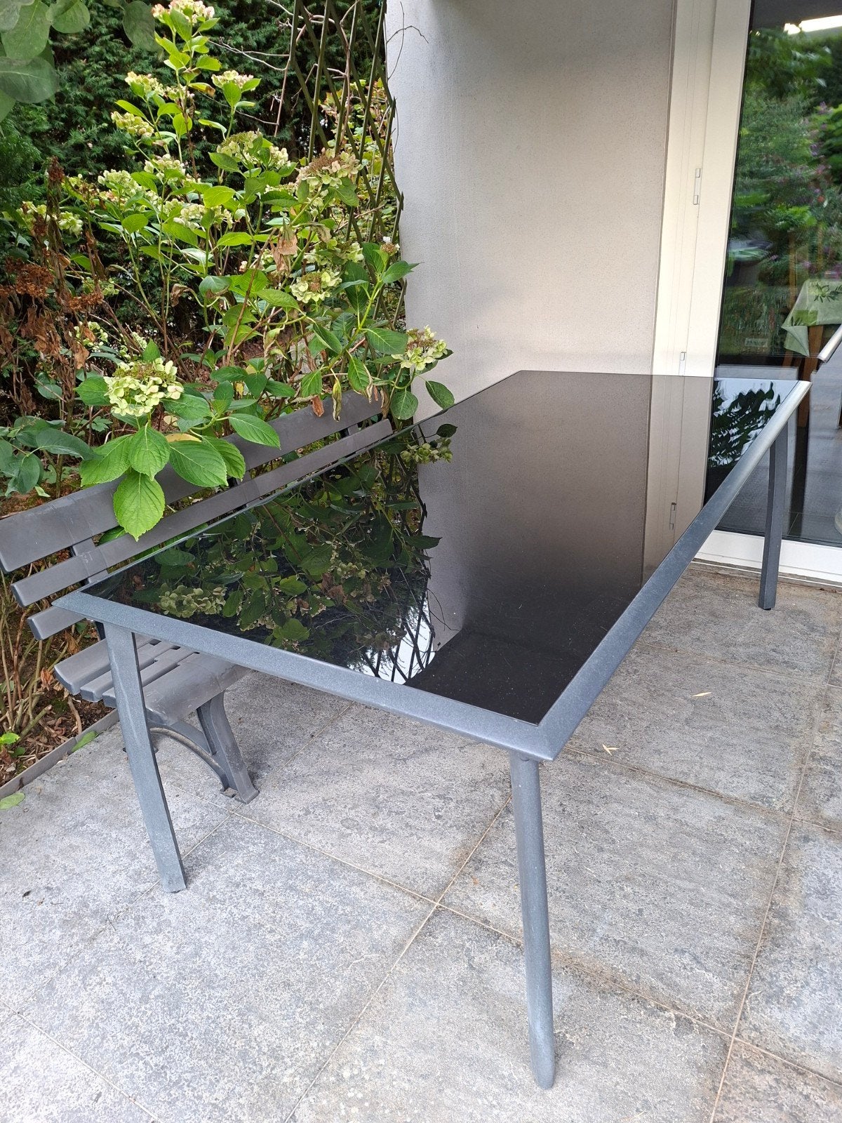 Moderne tuintafel met glazen blad, Tuin en Terras, Tuintafels, Ophalen, Gebruikt, Rechthoekig, Metaal