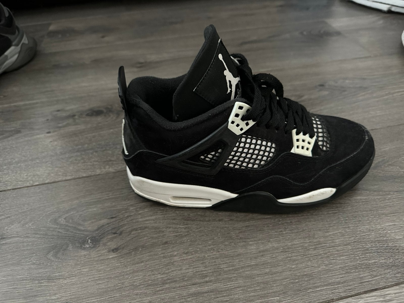 Jordan 4 white thunder, Ophalen, Zo goed als nieuw
