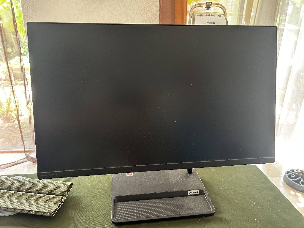 Lenovo PC, Computers en Software, Desktop Pc's, Ophalen, Met monitor, Zo goed als nieuw, SSD