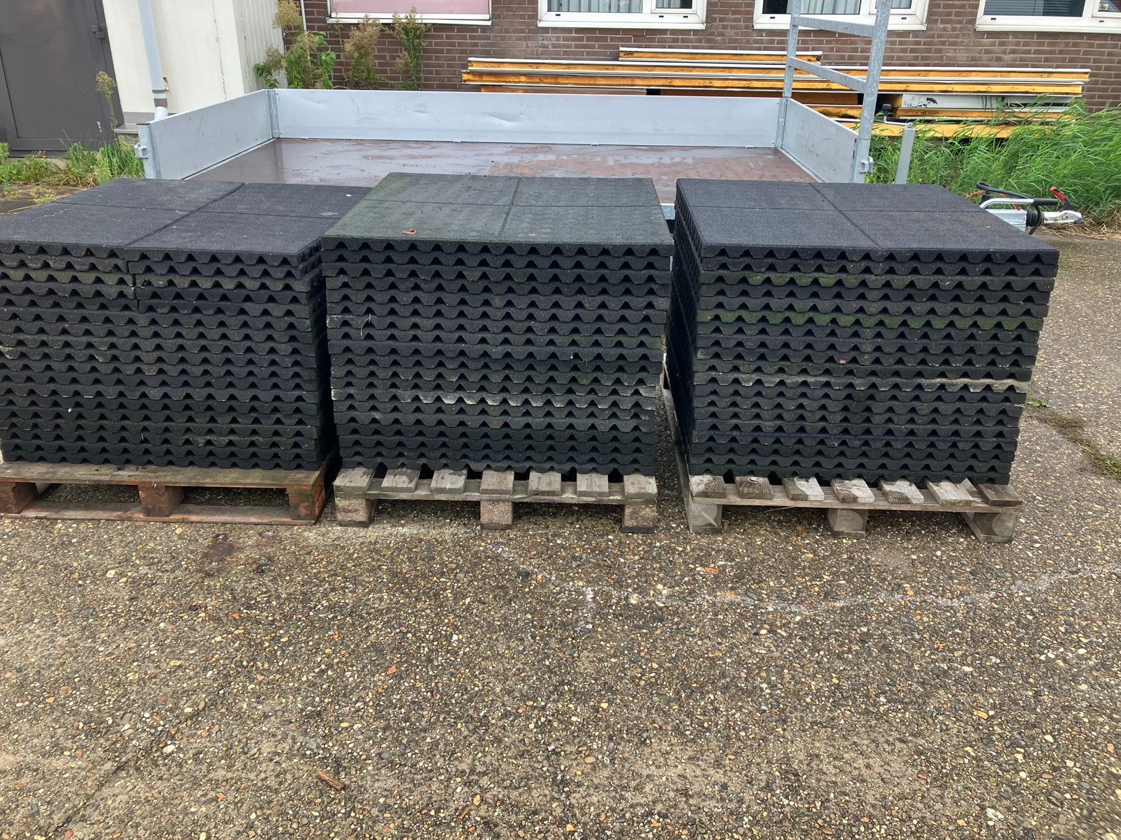 21 vochtddorlatende rubberen tegels 100x100x4,5cm, Q, Q, Q