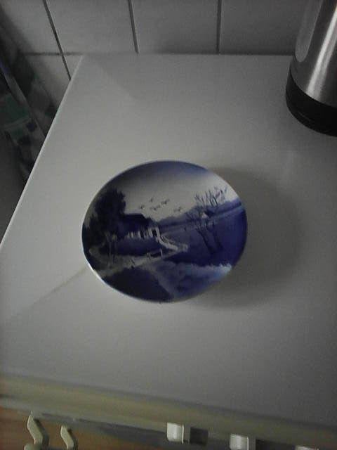 Mooi blauw bord. Geen stempel. Doorsnee is 18 cm., Ophalen