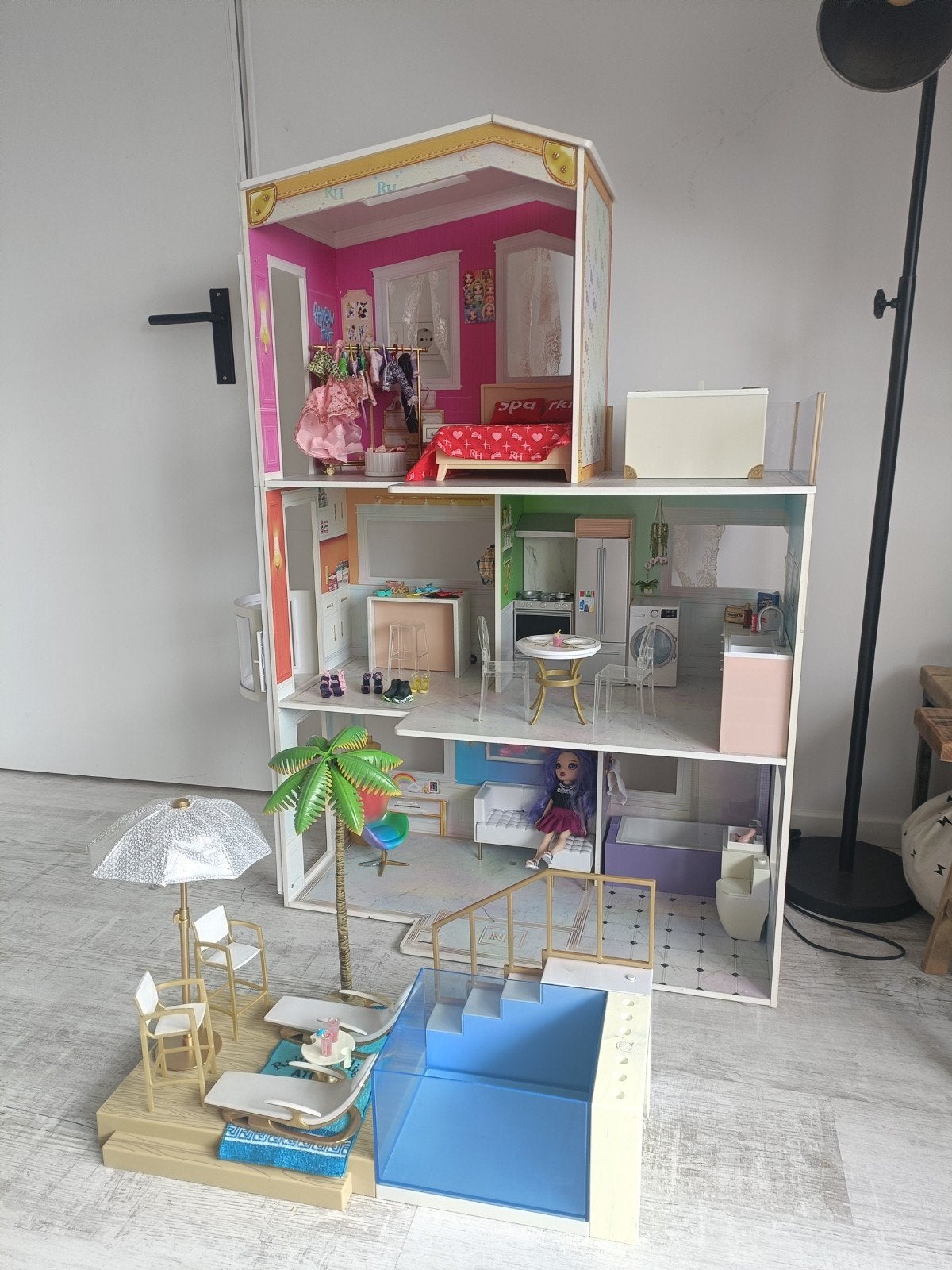 Rainbow High Huis met Zwembad, Pop en Accessoires, Ophalen, Gebruikt, Poppenhuis