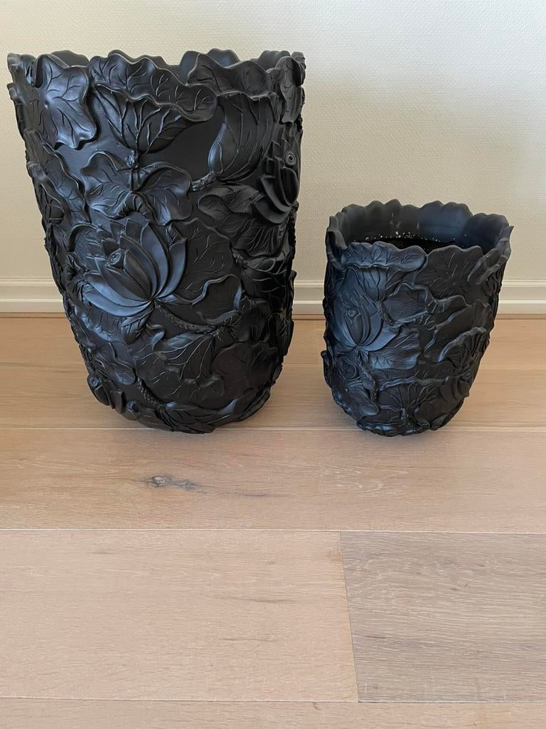 2 decoratieve Art Nouveau stijl potten, Kunststof, Gebruikt, Rond, 40 tot 70 cm