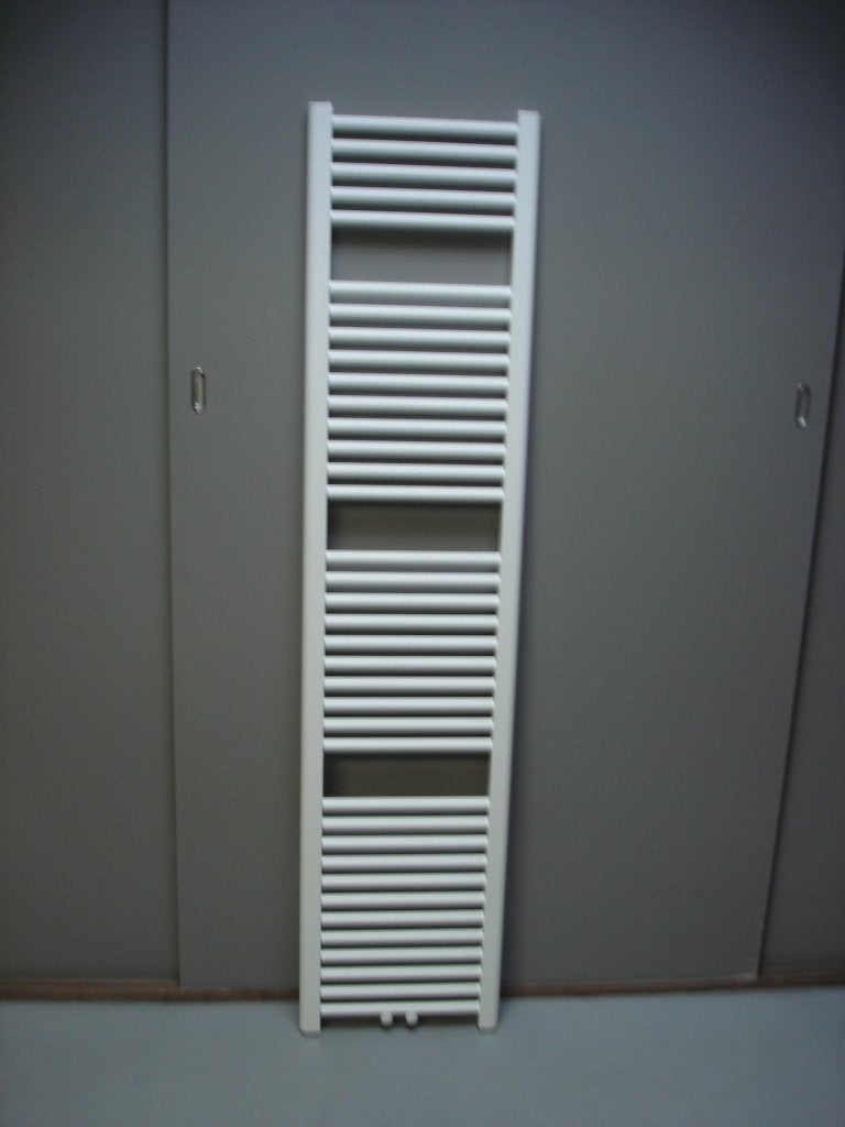 Badkamer radiator 45 cm breed x 185 cm hoog met midden onder, Nieuw, Ophalen of Verzenden, Wit, Metaal