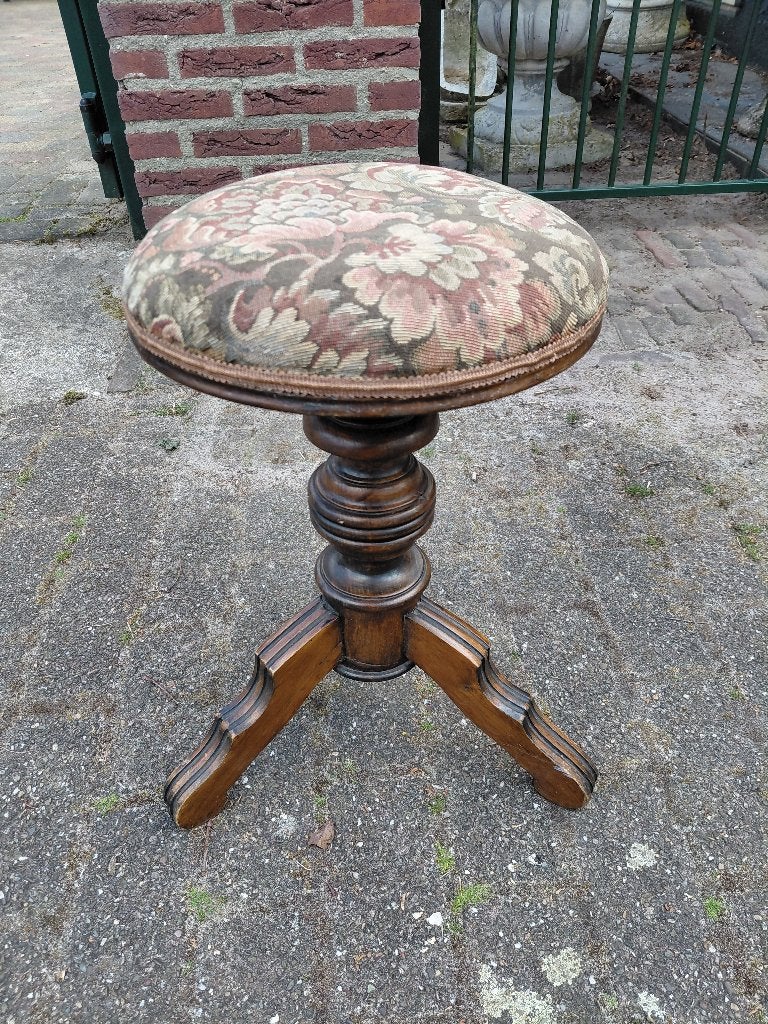 Biedermeier eiken pianokruk met gebloemde gobelin., Antiek en Kunst, Antiek | Woonaccessoires, Ophalen of Verzenden