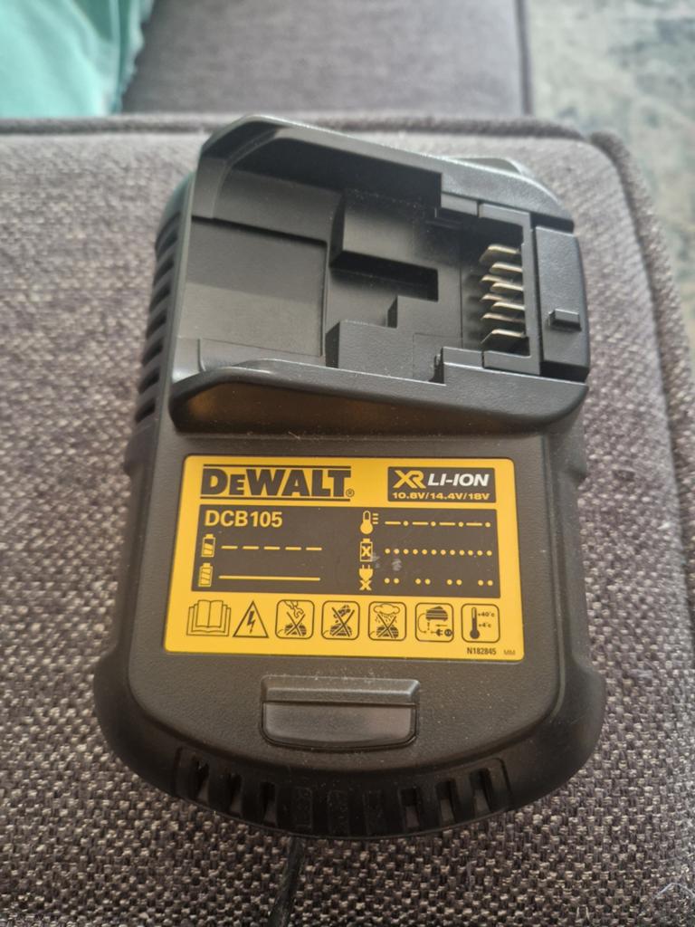 DeWalt DCB105 Oplader voor XR Li-Ion Accu's, Ophalen