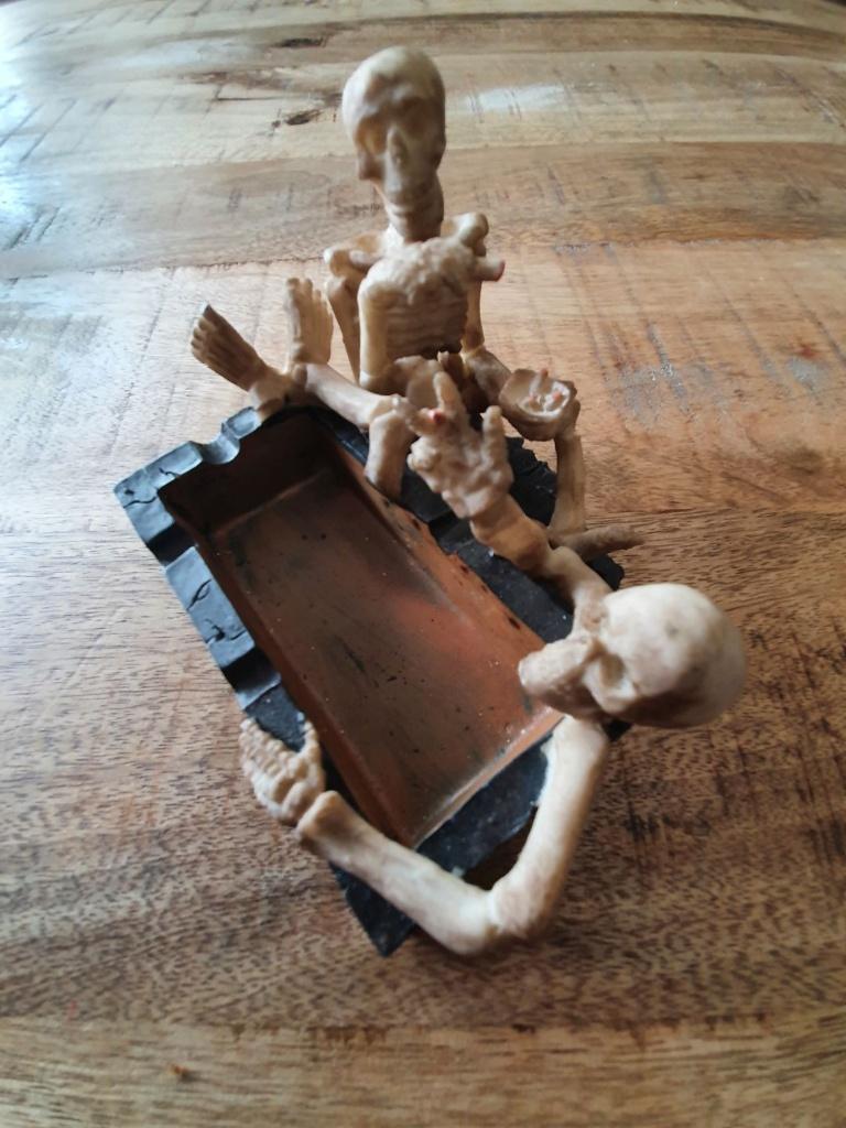 Zo goed als nieuwe skelet asbak, Ophalen of Verzenden, Zo goed als nieuw, Asbak