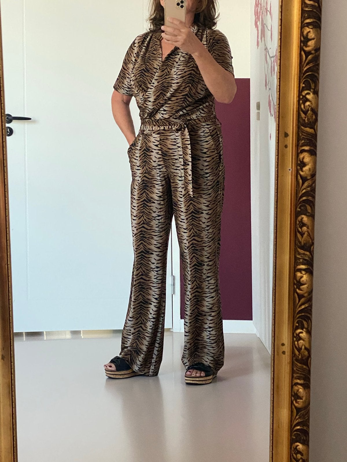 Studio Anneloes travelstof jumpsuit met tijgerprint, Ophalen of Verzenden, Zo goed als nieuw, Maat 38/40 (M), Bruin