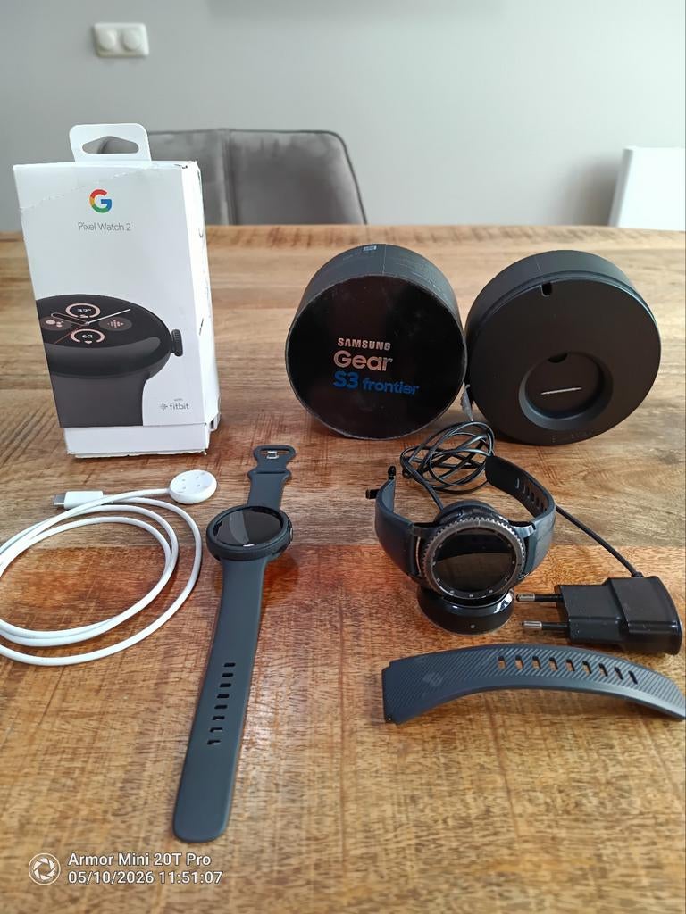 2x Smartwatch: Samsung Gear S3 & Google Watch 2 Fitbit, Samsung, Google, Gebruikt, Zwart, Ophalen of Verzenden