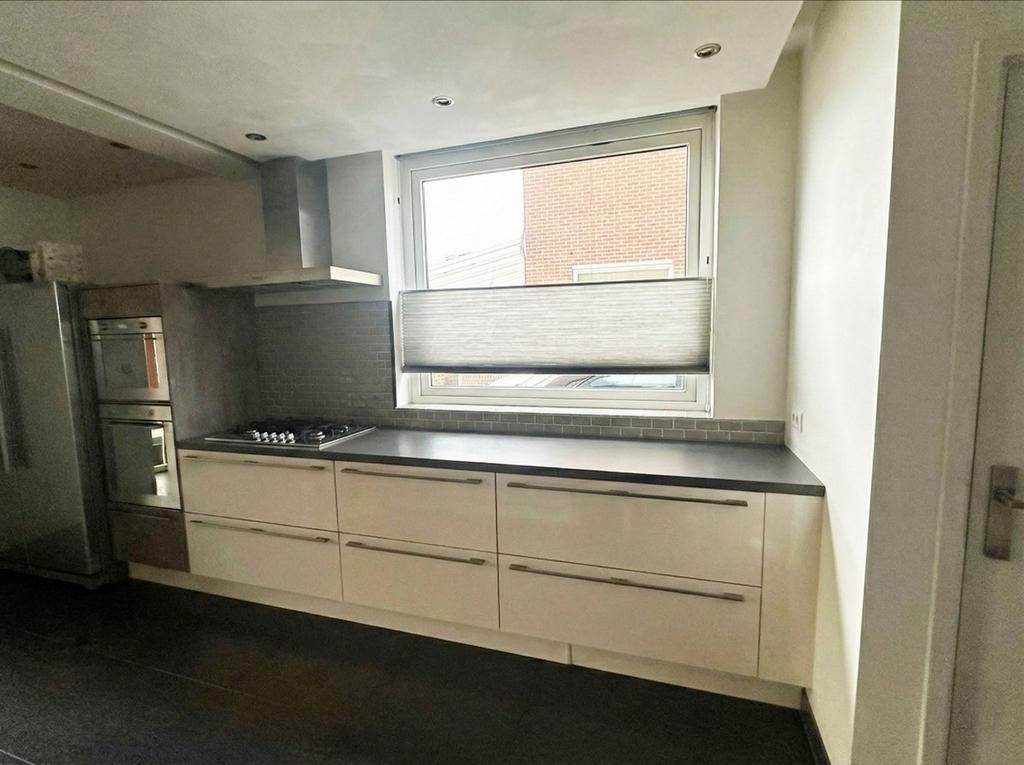 Moderne keuken met keukenblok en apparatuur, Ophalen, Gebruikt, Wit, Enkelwandige keuken