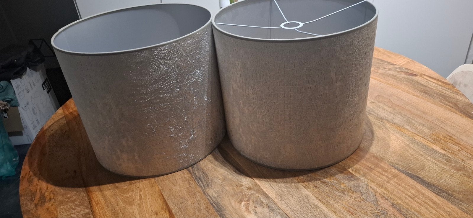 2x lampenkap lichte champagne kleur 40cm doorsnee 35cm hoog, Ophalen