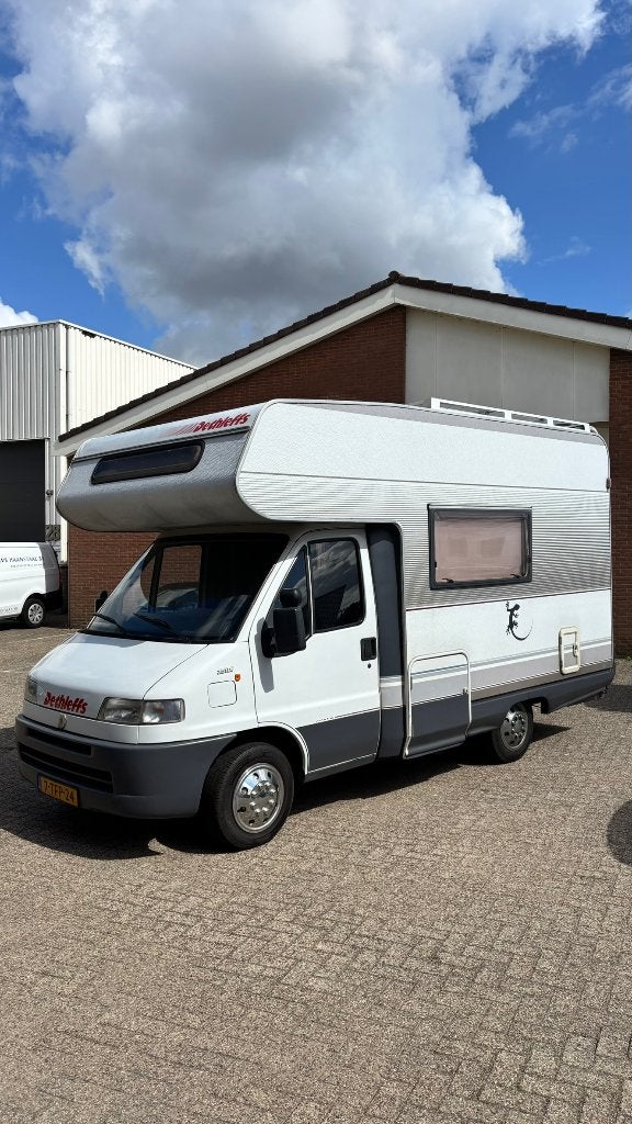 Caravans And Camping Alkoof
