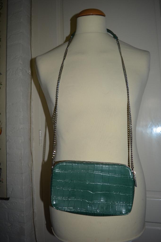 Parfois, schattig groen tasje met ketting, Ophalen of Verzenden, Zo goed als nieuw, Groen, Schoudertasje