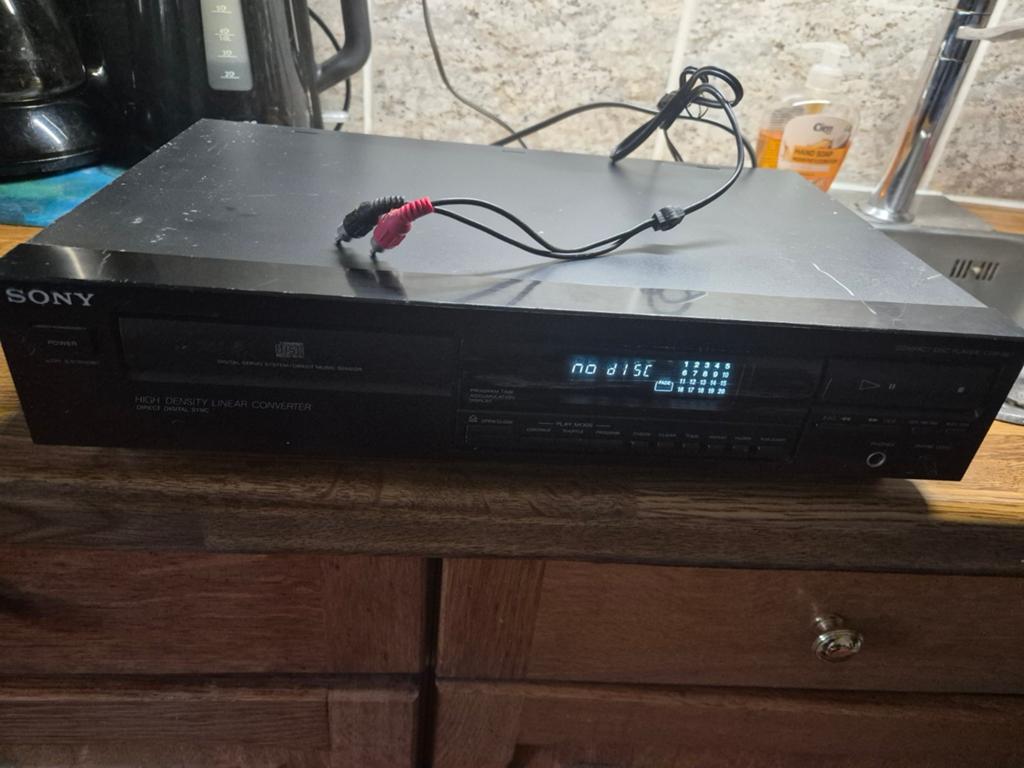 Cd speler merk Sony.
 Voor maar 25 euro, Ophalen of Verzenden, Zo goed als nieuw, Sony