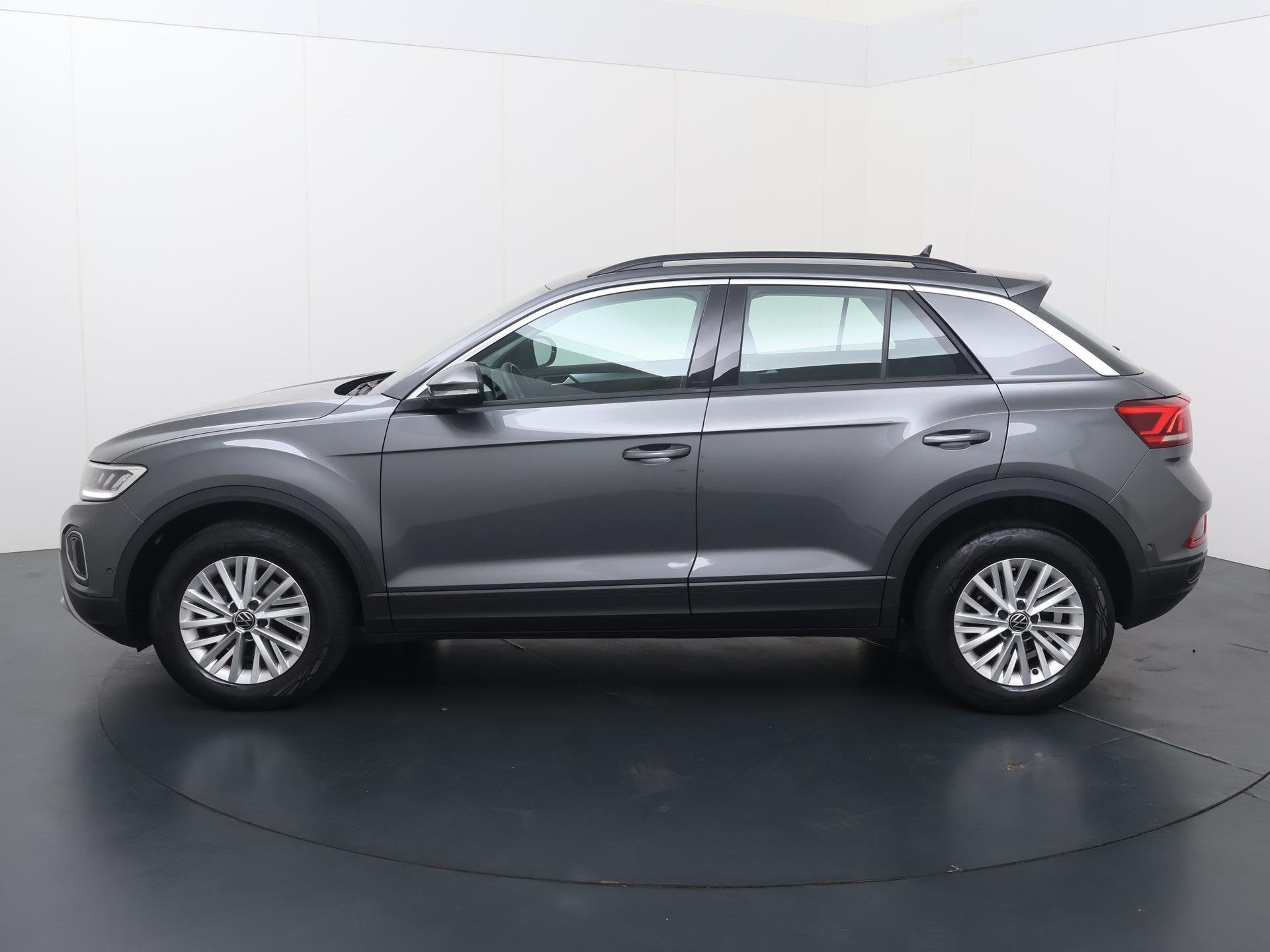 Volkswagen T-Roc 1.0 TSI Life | 110 PK | Adaptive Cruise Con, Voorwielaandrijving, 12 maanden, Stof, Gebruikt