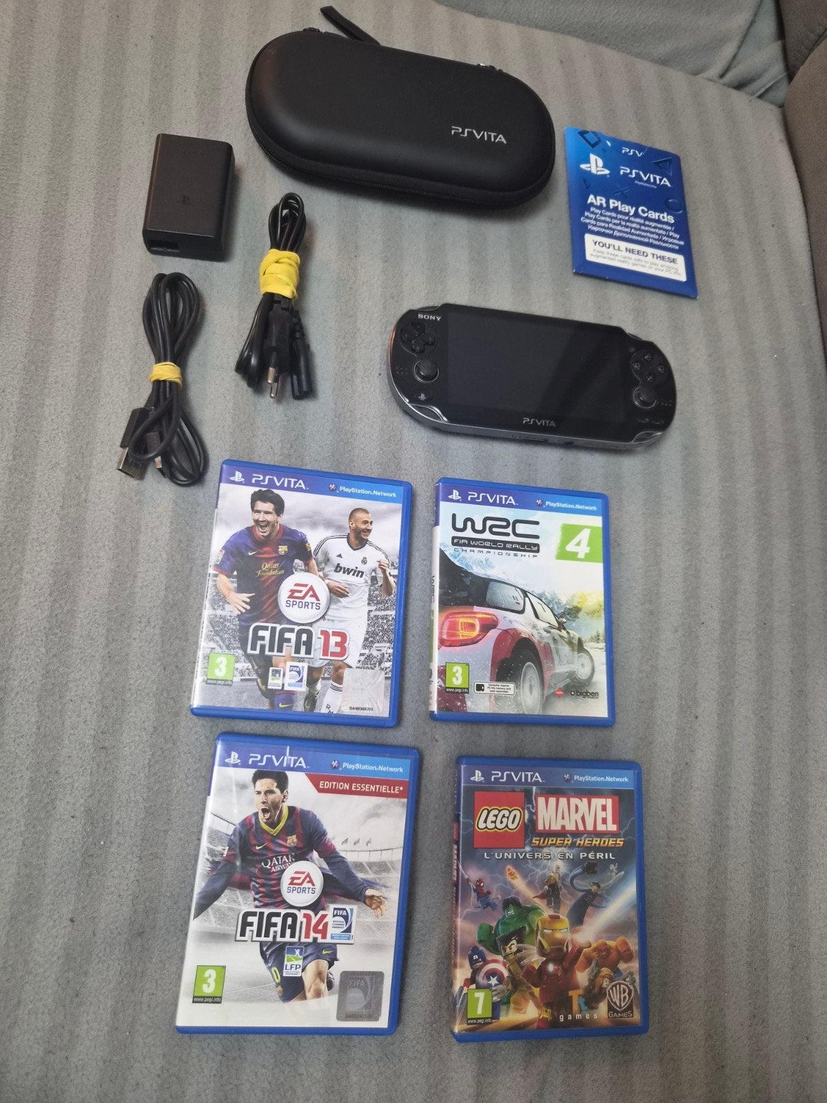 Sony PS Vita PCH-1004 met 4 games en accessoires, Spelcomputers en Games, Ophalen of Verzenden, Gebruikt, Zwart, Met games