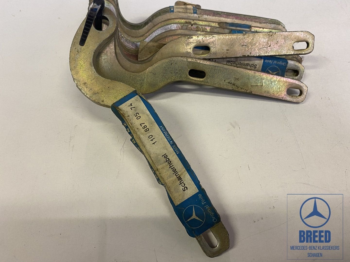 NOS scharnier motorkap links Mercedes W110 W111 W114 W115, -, Nieuw, Ophalen of Verzenden, -