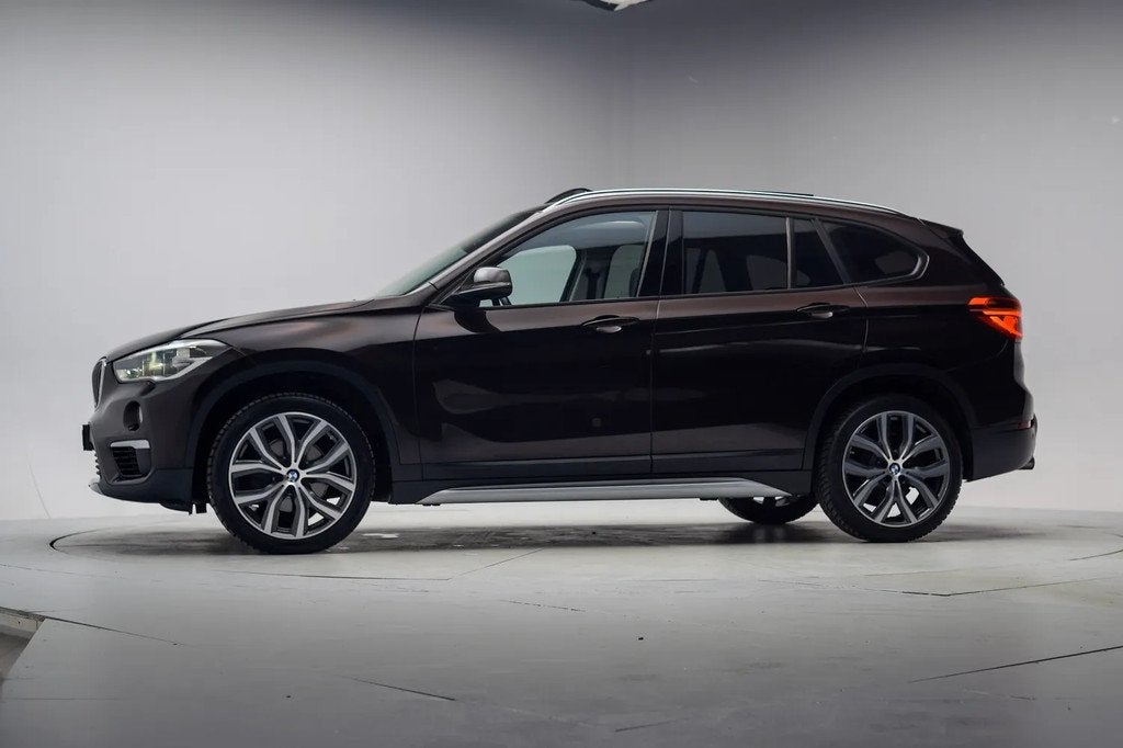 BMW X1 18i High Executive [ Panoramadak Trekhaak Navi Half L, Auto's, X1, 136 pk, Gebruikt, 1370 kg