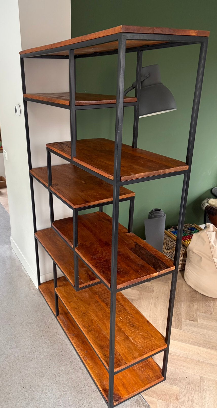 Mooie roomdivider massieve houten planken en zwart staal, Ophalen, Zo goed als nieuw