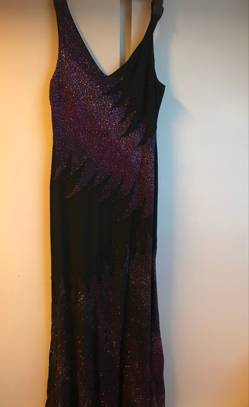 Zwarte avondjurk met paarse glitter accenten, Maat 38/40 (M), Zwart, Ophalen of Verzenden, Zo goed als nieuw