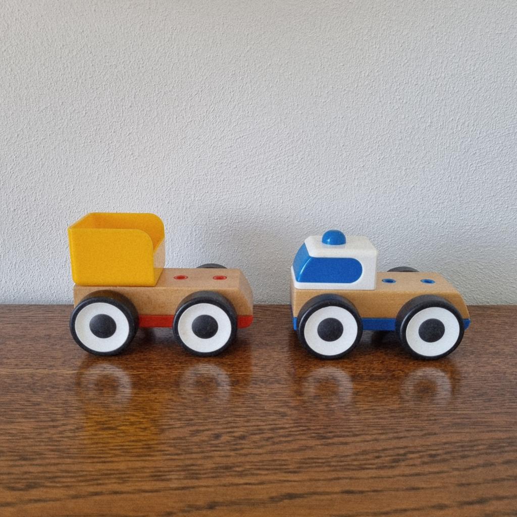 Twee houten ikea auto's hout, Ophalen of Verzenden