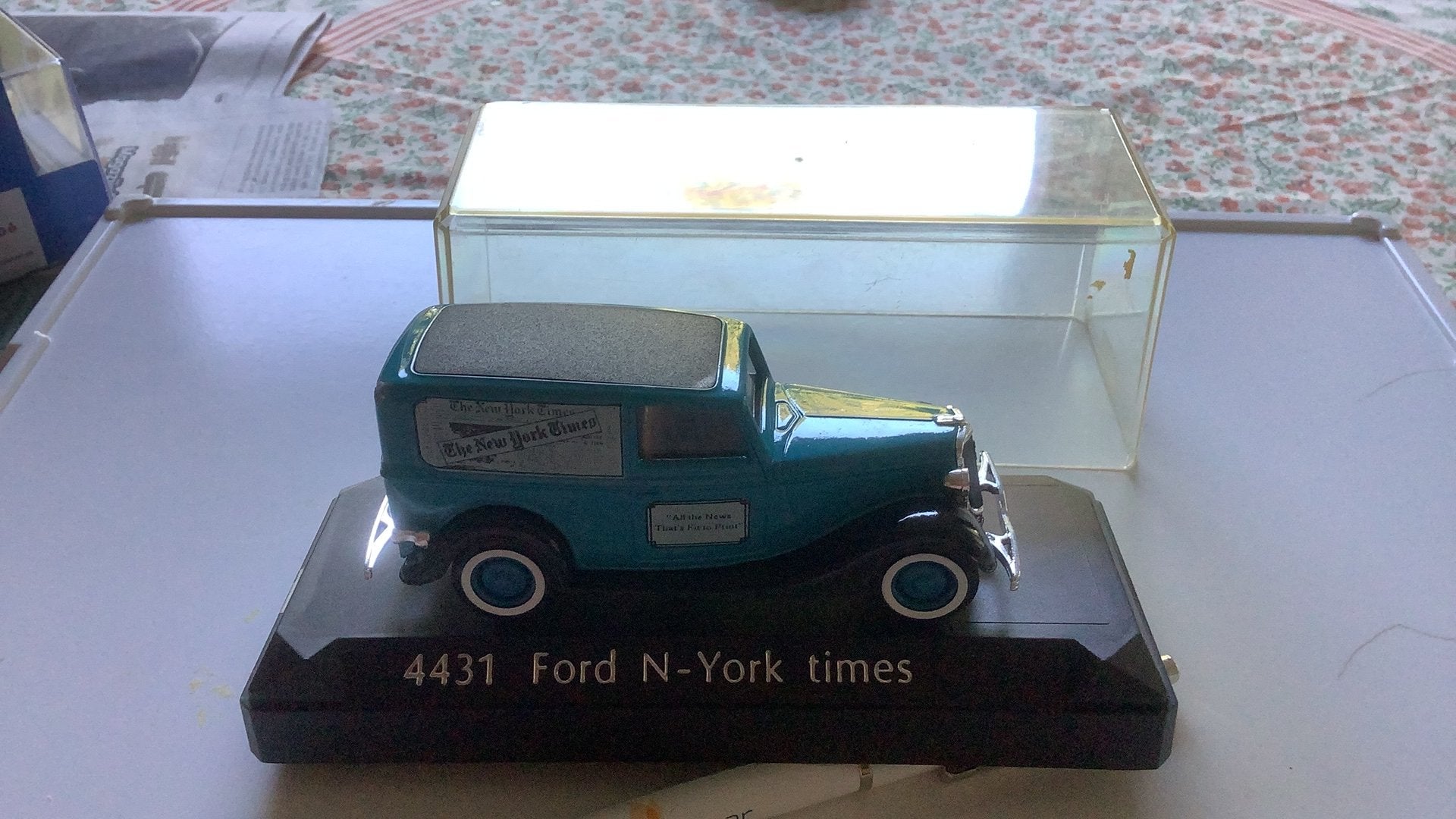 Ford New York Times Solido 1/43 nieuwstaat, Ophalen of Verzenden, Zo goed als nieuw, Auto, Solido