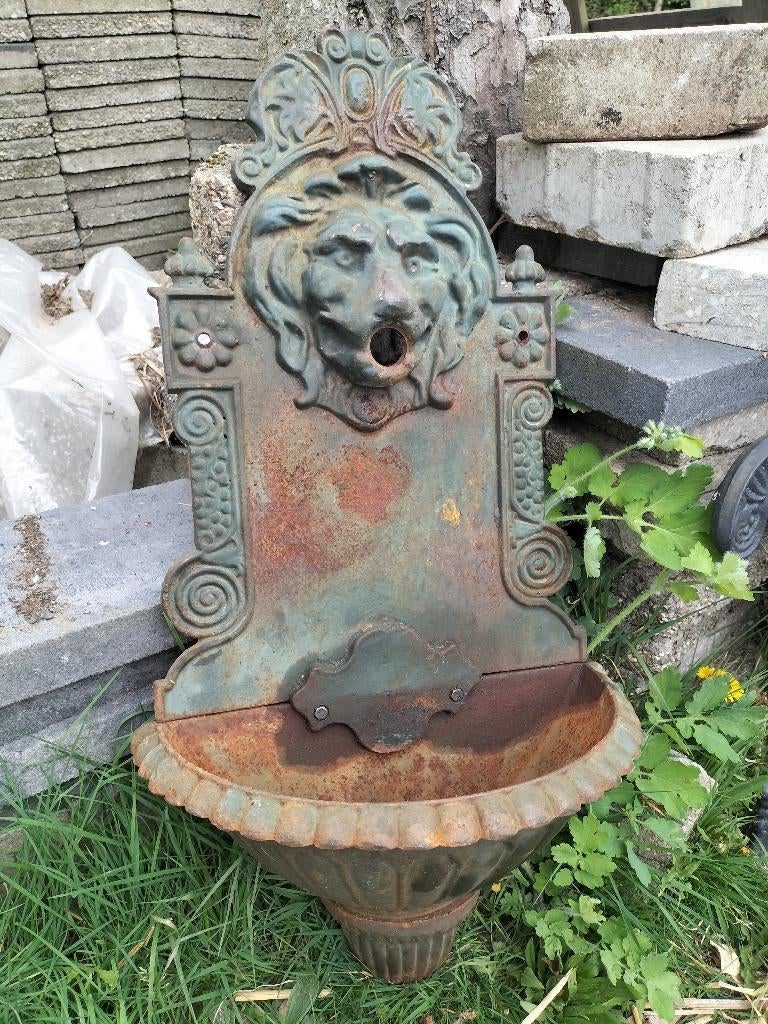 wand fontein met leeuwe kop  gietijzer, Ophalen of Verzenden, Gebruikt, Gietijzer, Fontein