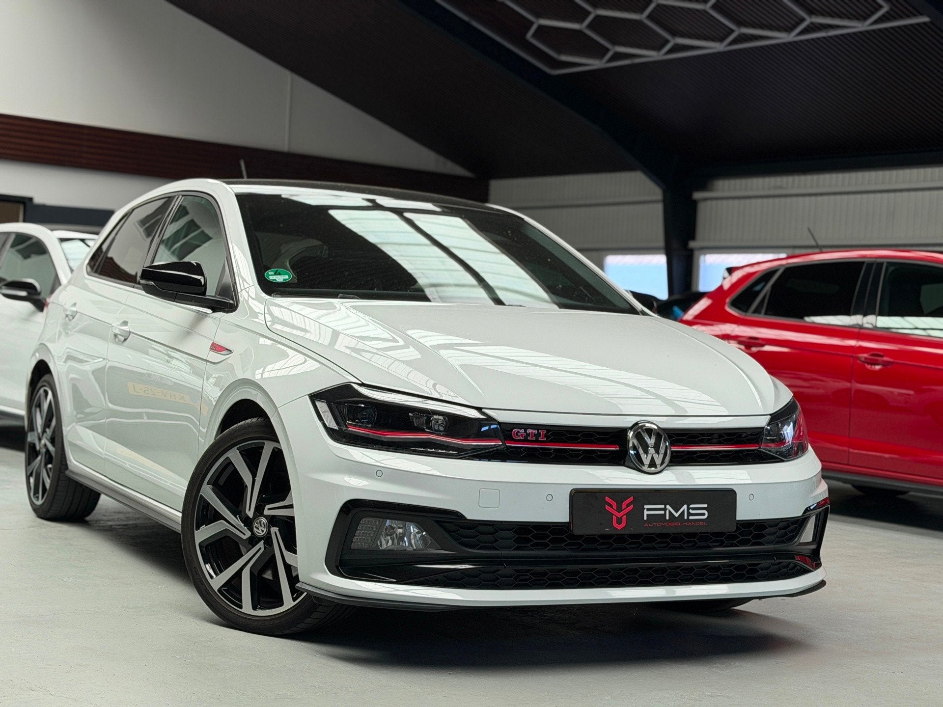 Volkswagen Polo 2.0 TSI GTI CarPlay Camera, Auto's, Dealer onderhouden, Stof, Gebruikt, Zwart