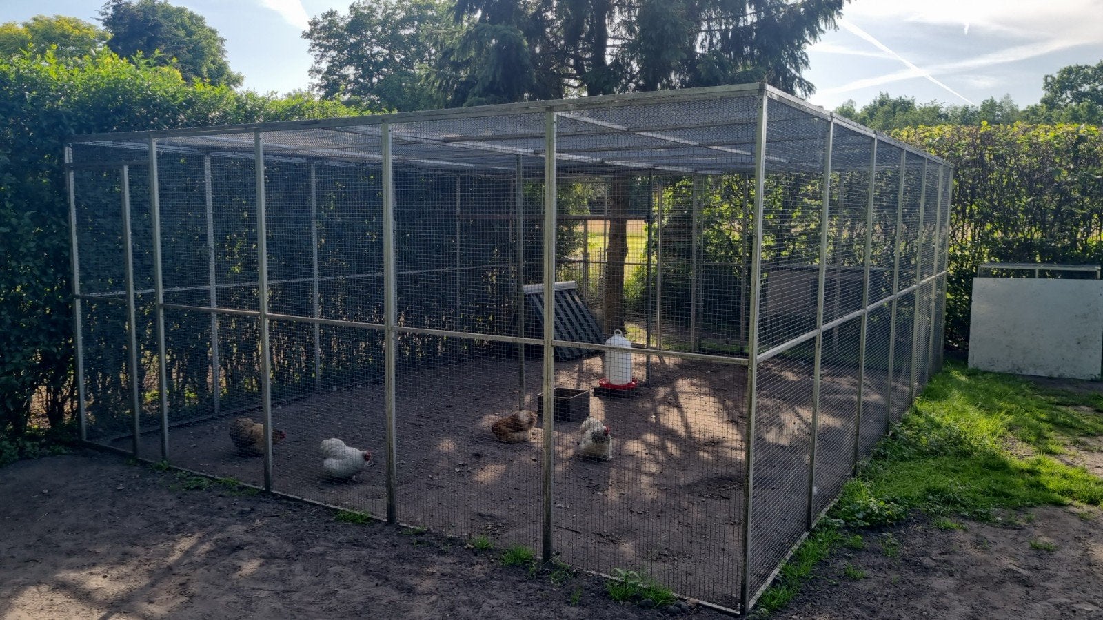 De allermooiste MEGA! aluminium voliere! Liefst 5.7 x 4.5m!, Ophalen, Zo goed als nieuw, Aluminium, Volière