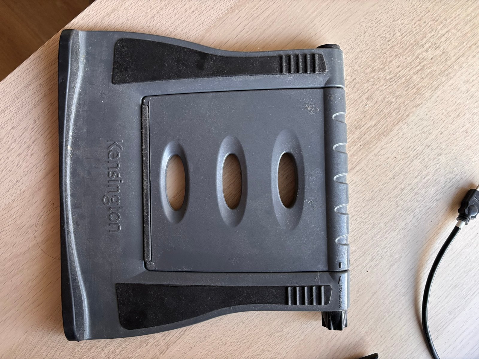 Kensington Laptop Standaard - Ergonomisch en Verstelbaar, Ophalen, Gebruikt, In hoogte verstelbaar