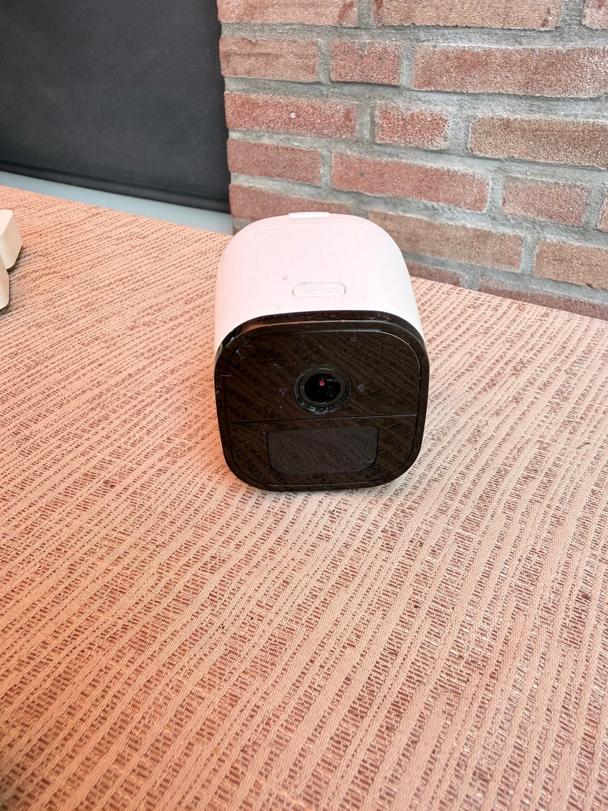 Arlo draadloze beveiligingscamera, Ophalen, Zo goed als nieuw
