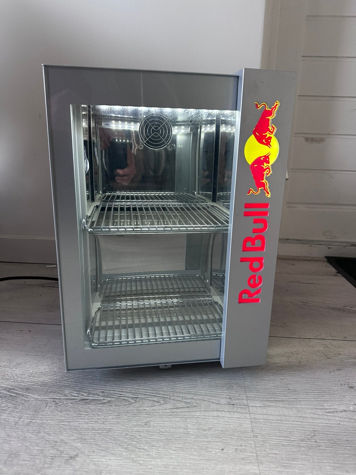 Redbull mini koelkast, Ophalen, Zonder vriesvak, Minder dan 85 cm, Minder dan 75 liter