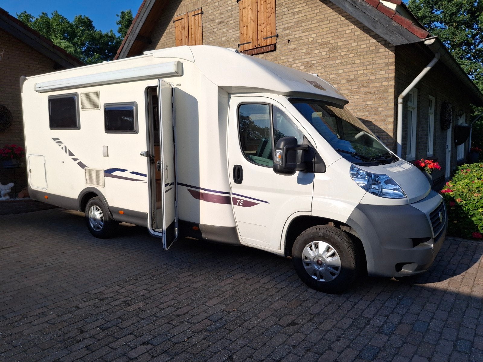 Mclouis 2010 queensbed half intergraal, Caravans en Kamperen, Overige merken, 7 tot 8 meter, Bedrijf, Half-integraal
