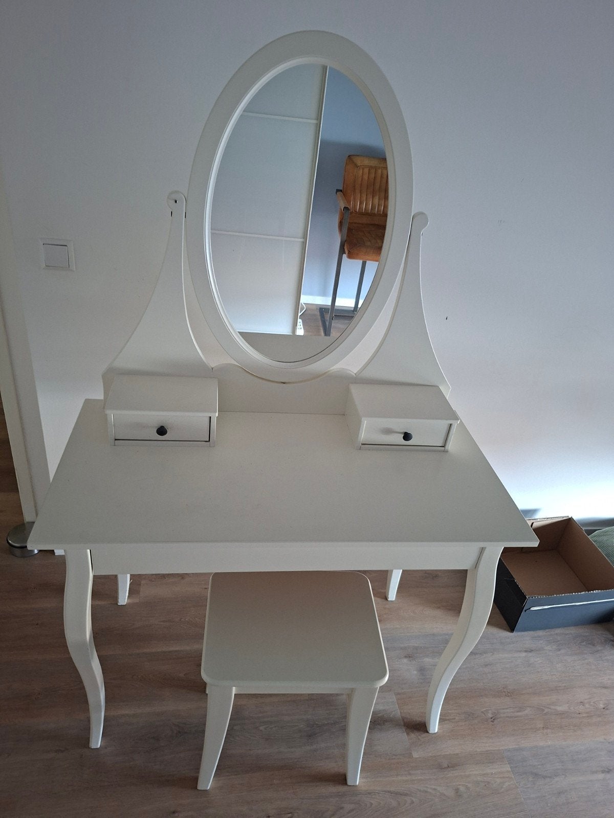 HEMNES Toilettafel met spiegel wit 
Toilettafel met spiegel, Huis en Inrichting, Tafels | Kaptafels, Ophalen, Gebruikt, 100 tot 150 cm