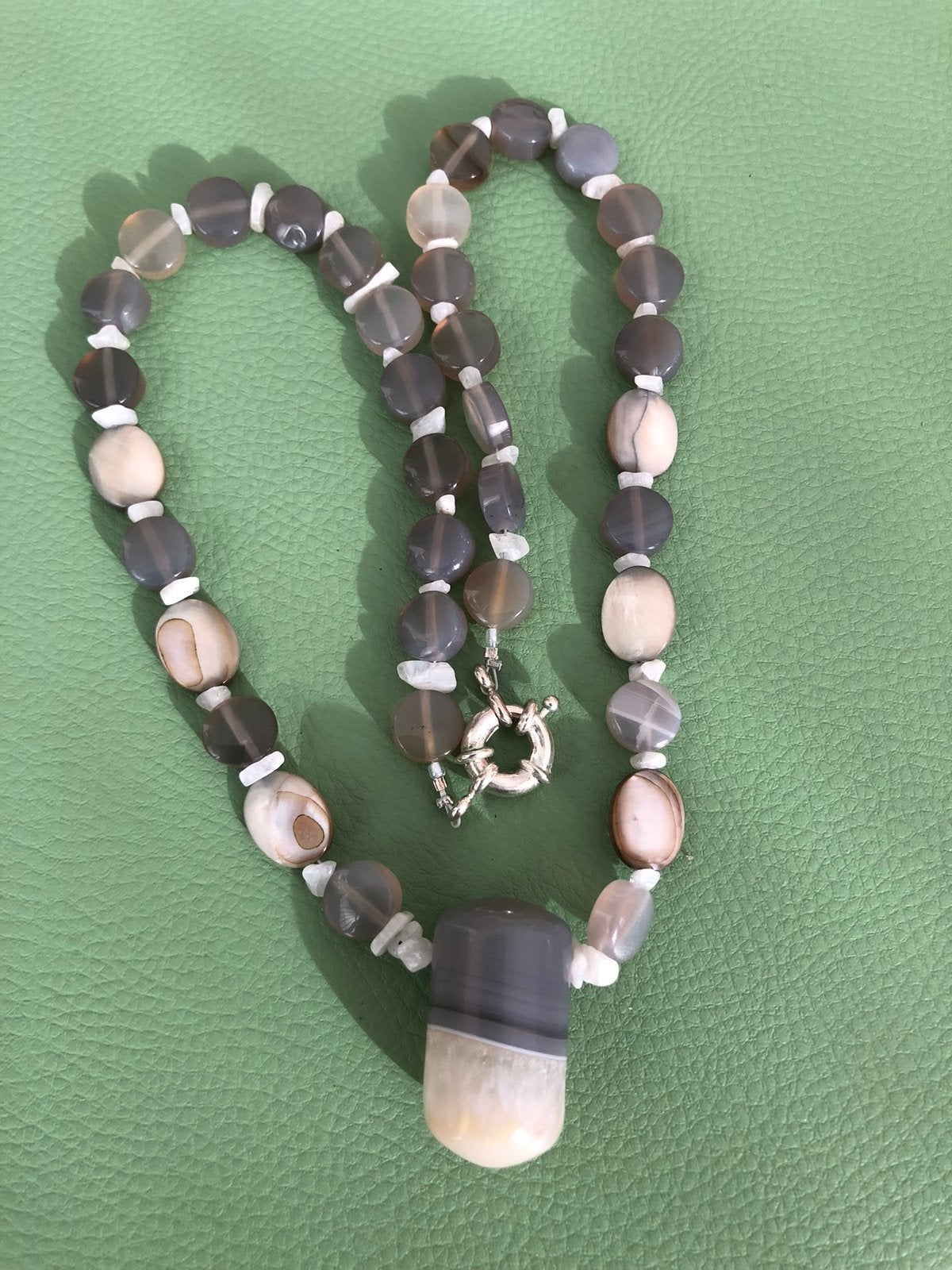 Grijs witte agaat ketting, Sieraden, Tassen en Uiterlijk, Kettingen, Nieuw, Ophalen of Verzenden, Steen of Mineraal, Met edelsteen
