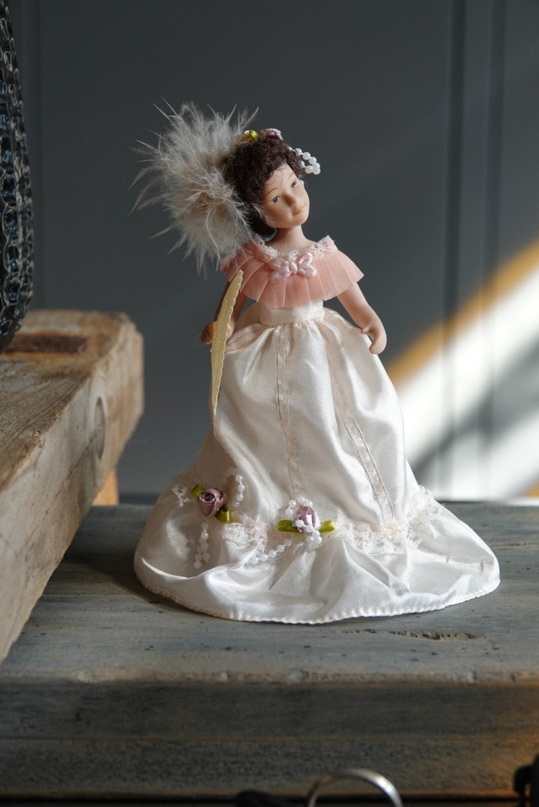 victoriaans pop porselein 1:10 16cm voetstuk poppenhuis, Verzamelen, Poppenhuizen en Toebehoren, Ophalen of Verzenden, Gebruikt