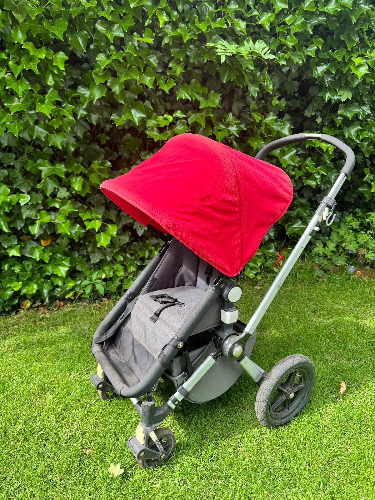 Bugaboo Cameleon 3 kinderwagen met rode kap, Kinderen en Baby's, Kinderwagens en Combinaties, Gebruikt, Bugaboo, Verstelbare duwstang
