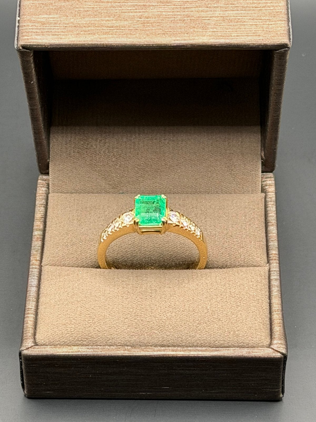 Prachtige 18K gouden ring natuurlijke diamant/smaragd- 22mm, 20 of groter, Ophalen of Verzenden, Dame of Heer, Met edelsteen