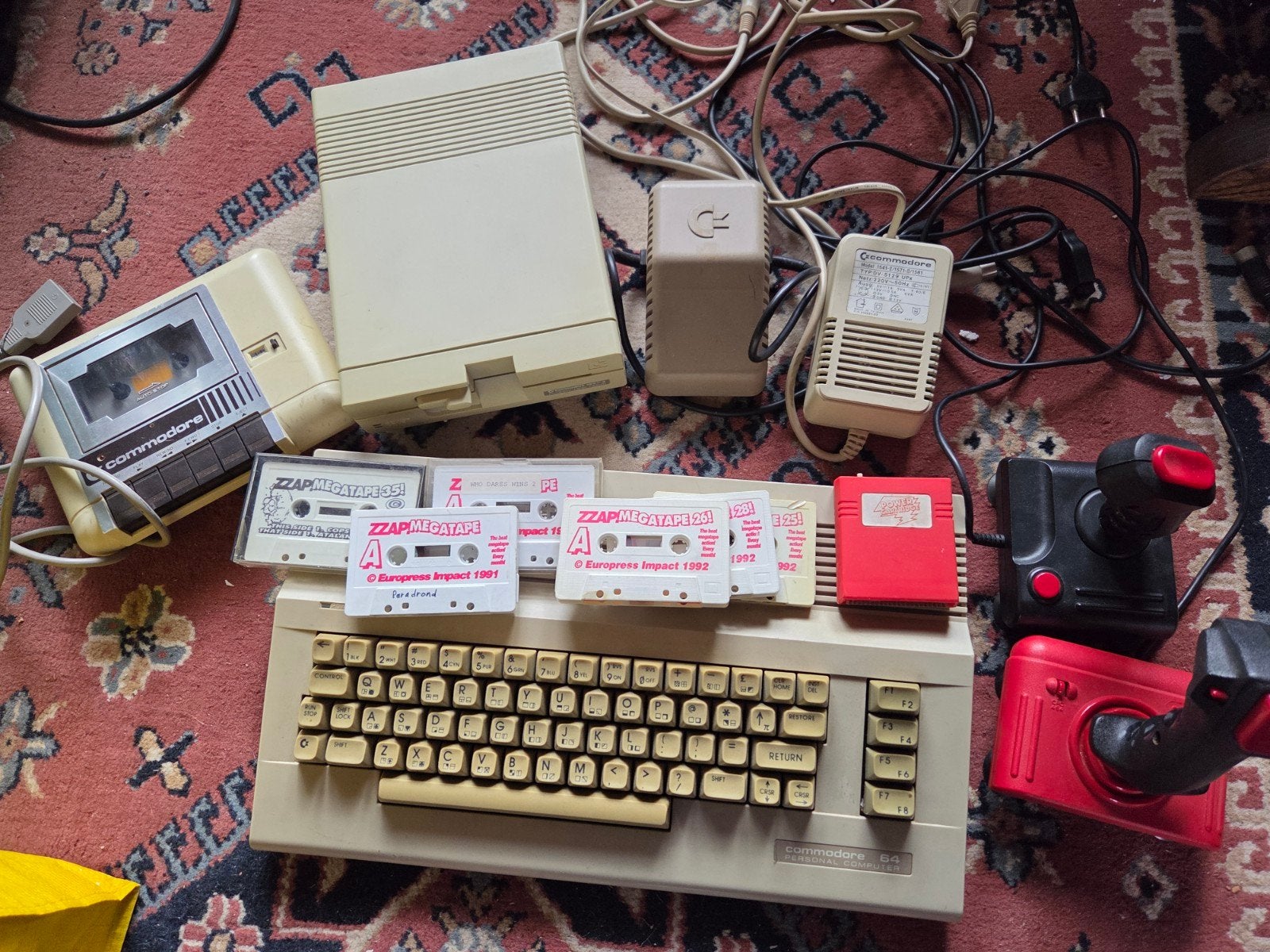 Commodore 64 Set met Cassettes en Joysticks, Computers en Software, Ophalen of Verzenden, Commodore