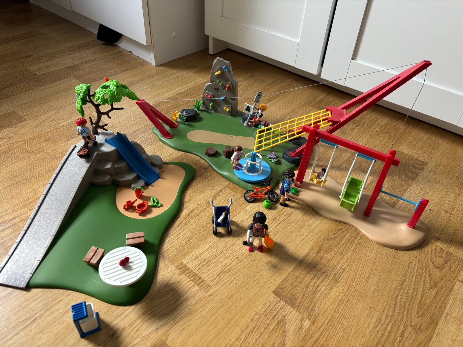 Playmobil City Life Grote Speeltuin 70328, Ophalen of Verzenden, Zo goed als nieuw, Complete set